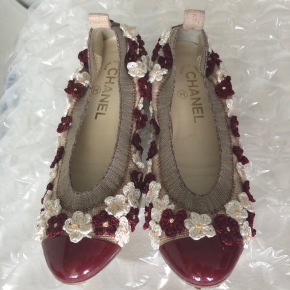 Chanel Camellia Floral Cap Toe Flats GUC size 6 - Picture 8 of 8